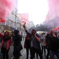 Enfrentamientos en Francia por reforma laboral