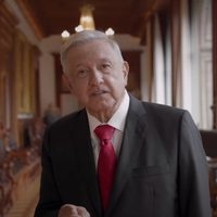 El INE ordena dejar de transmitir spots del segundo informe de AMLO