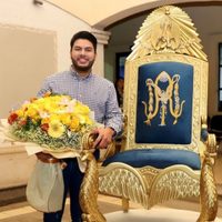 Sinaloa: alcalde de Elota presume “silla presidencial” que recibió como “regalo”