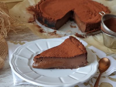 Sin harina, huevo y azúcar: la mejor tarta de chocolate para comer sin culpas el fin de semana