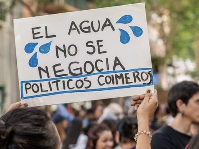 La oposición se sumó a la marcha contra la minería
