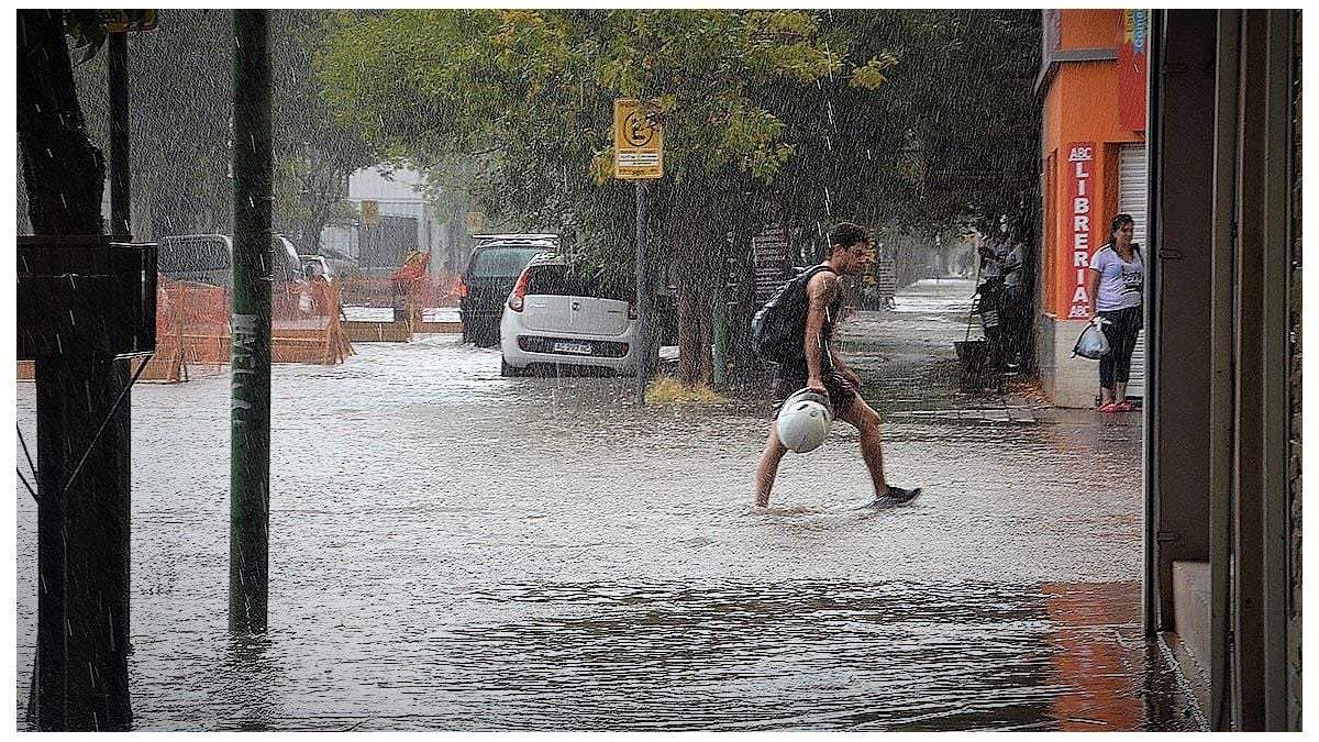 Lluvia en Cipolletti. Fuente: (Twitter)