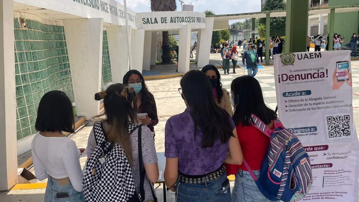 Alumnos de la Universidad Autónoma del Estado de México
