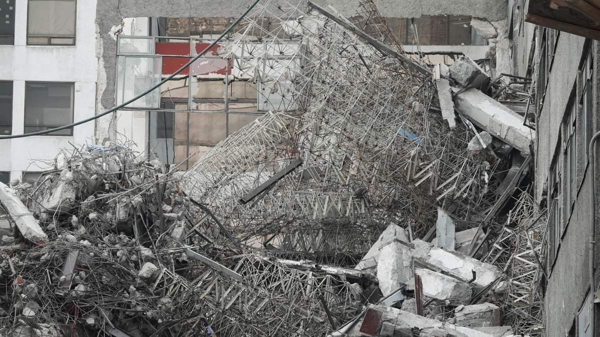 El edificio que colapsó sobre Calzada San Antonio Abad, en la colonia Tránsito de CDMX