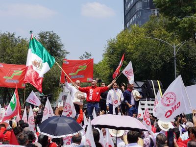 Blindan antigua sede del Senado ante manifestación de priistas en apoyo a Alito Moreno