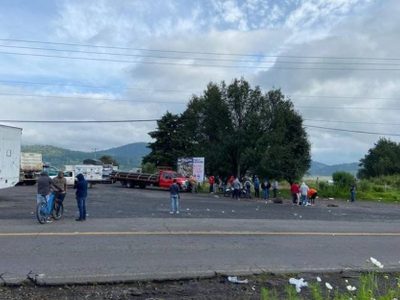Michoacán: Comunidad indígena bloquea carreteras por desaparición de comunero