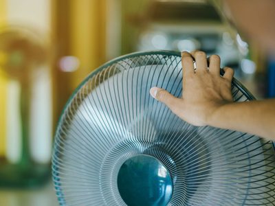 No tires tu ventilador viejo y roto: mirá cómo crear una lámpara súper coqueta para tu casa