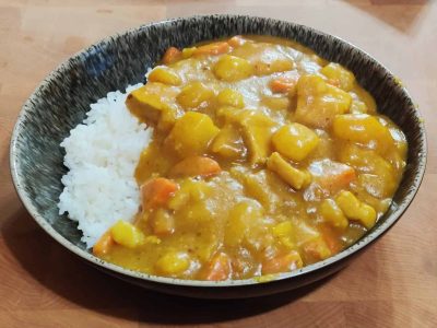 Ideal para el almuerzo: el arroz con pollo al curry al estilo coreano, que es muy fácil de hacer en casa