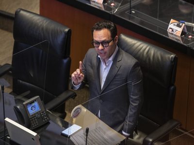 Clemente Castañeda repite como coordinador de MC en el Senado; Ivonne Ortega coordinará a diputados