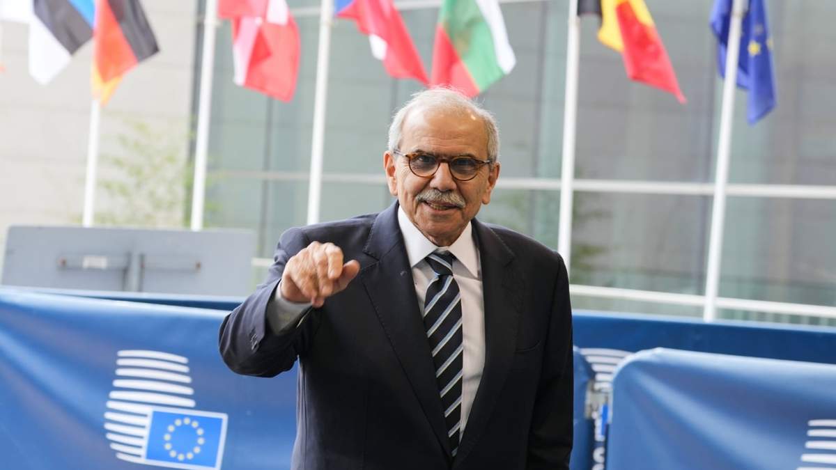 El primer ministro libanés Nawaf Salam llega a una reunión en Luxemburgo el 21 de abril del 2026
