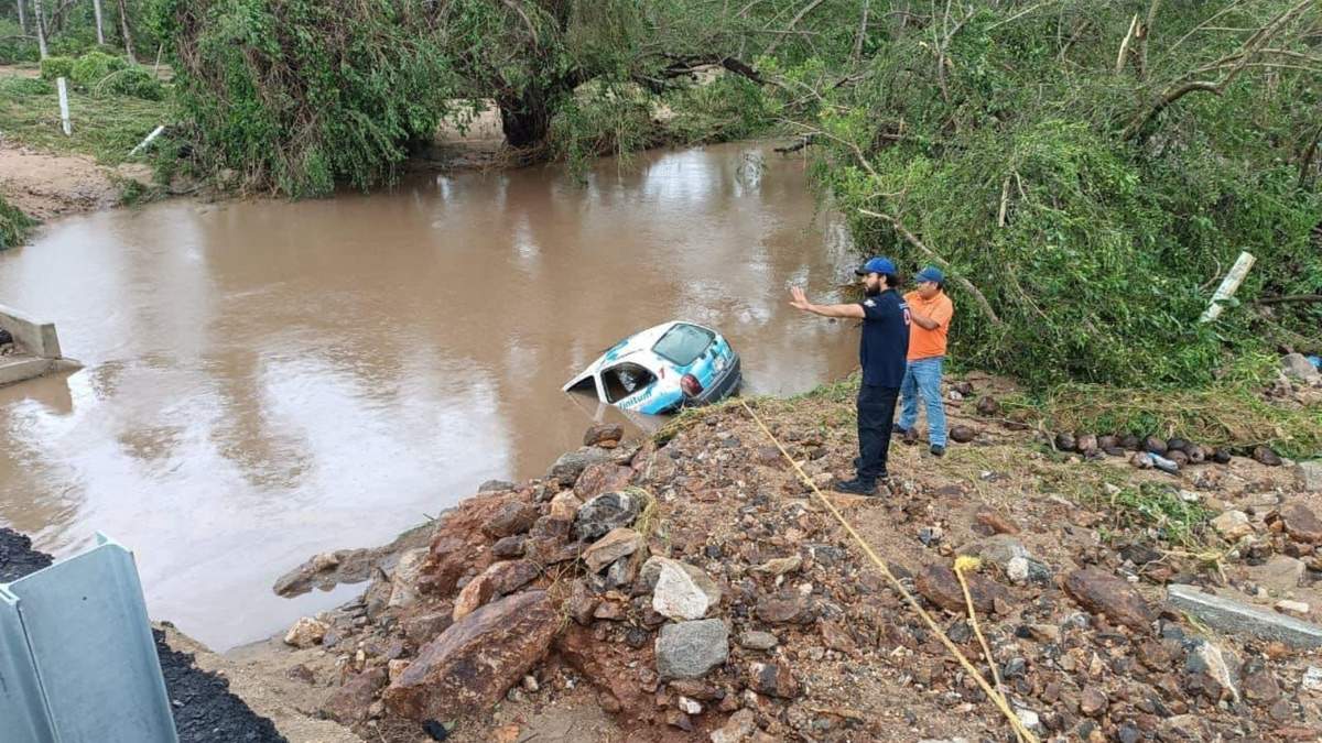 Inundaciones en Guerrero tras el paso del huracán John
