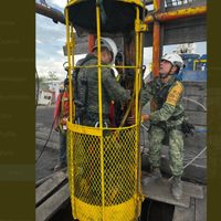Militares ingresan a pozo de mina siniestrada en Coahuila, pero solo retiran escombro