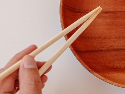 Transformá los palitos de sushi que guardás en un hermoso mural para tus fotos en pocos minutos