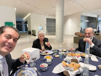 Gutiérrez Luna come hamburguesas con Slim... y lo cuestionan por aumentar asesores