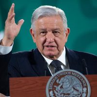 El INE ordena a AMLO retirar mañanera y no difundir programas sociales