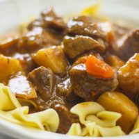 Simple, económico y todos lo aman: la receta del mejor guiso de fideos que siempre te va a salvar