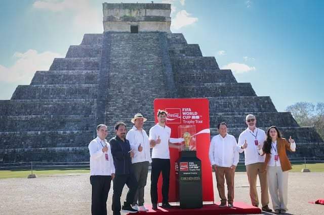 Sesión fotográfica de la Copa Mundial de Futbol en Chichén Itzá