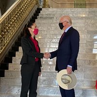 Sheinbaum y embajador de EU dialogan sobre empleo para jóvenes y energías renovables