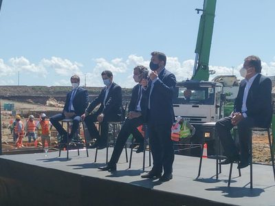 Darío Martínez participó del inicio del hormigonado de la central hidroeléctrica Aña Cuá