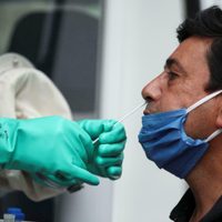 Coronavirus: subieron los contagios pero bajaron los fallecimientos en relación al lunes