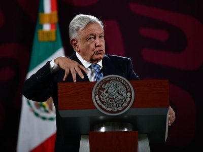 AMLO tunde a investigadores de la UNAM por reforma al Poder Judicial: "¿Qué se tienen que meter?"