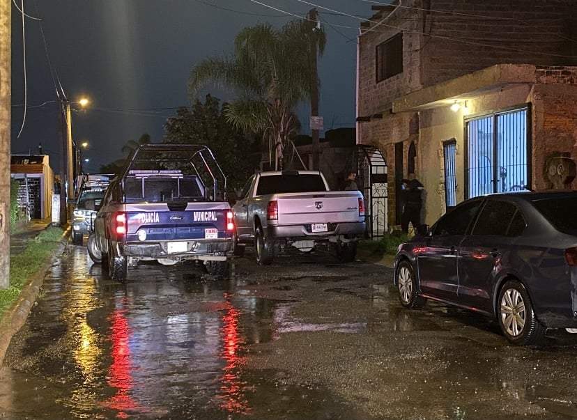 Autoridades municipales llegaron a la escena del crimen