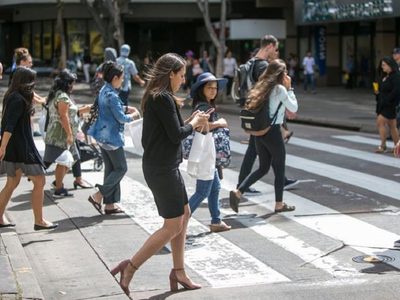 Qué dice la psicología de vos si saludás o agradecés cuando alguien frena para dejarte pasar