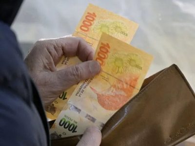 El Gobierno actualizó el salario mínimo hasta 2026: de cuánto es y qué pasa con las prestaciones por desempleo
