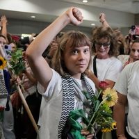 Greta Thunberg llegó a Atenas junto con otros miembros de la flotilla