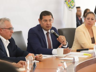Tras semanas de enfrentamientos, Armenta se reúne con colectivo Voz de los Desaparecidos