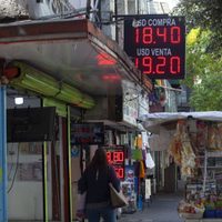 El peso registró con ligero avance frente al dólar