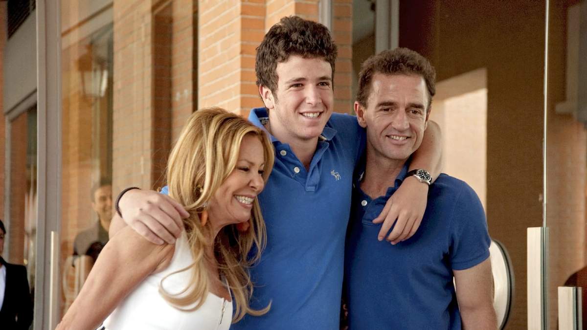 Ana Obregón, Álex y Alessandro Lequio. Foto: (Twitter)