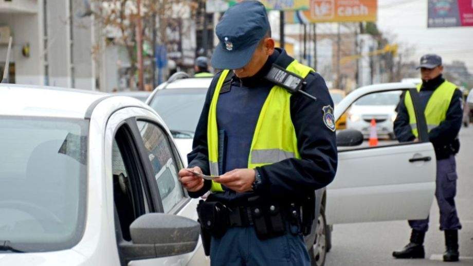 Controles policiales en la provincia. Fuente: (Twitter)