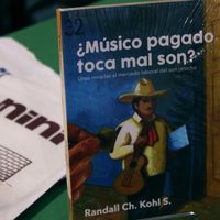 '¿Músico pagado toca mal son?”, de Randall Kohl
