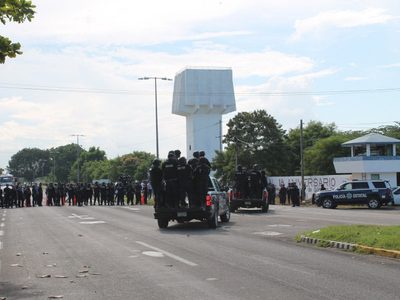 Enfrentamiento ante traslado de internos del Cereso de Chetumal deja 12 lesionados
