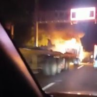 Tras captura de “El Chaparrito”, incendian vehículos y bloquean avenidas en Colima