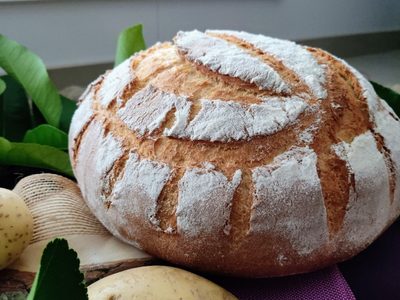 Pan casero de papa: la receta perfecta para un clásico de todos los días y que no se echa a perder