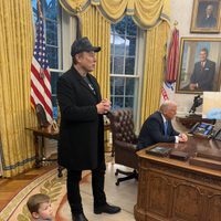 Musk asiste a una firma de decretos de Trump para seguir recortando empleos federales