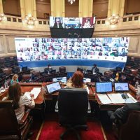 Sin Cristina ni la oposición, el Senado aprobó el desplazamiento de tres jueces