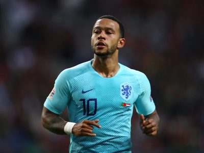 Repudiado por el mundo, las polémicas fotos de Memphis Depay en pleno coronavirus