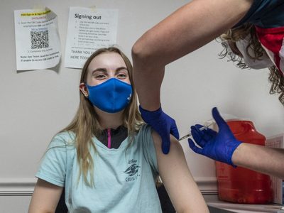 Alemania evalúa endurecer restricciones para las personas que no están vacunadas