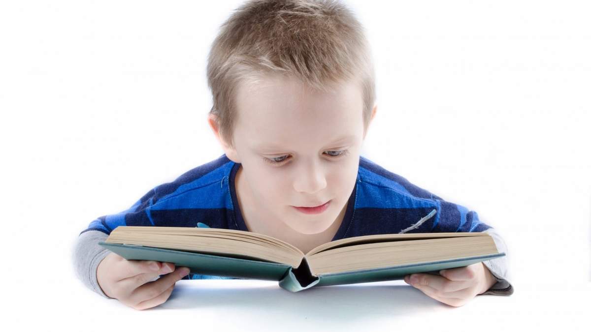 Niño intelectual. Fuente: (Instagram).