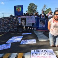 '¡A la mamá del Chapo sí, a nosotras no!”, recriminan familiares de desaparecidos a AMLO (Video)