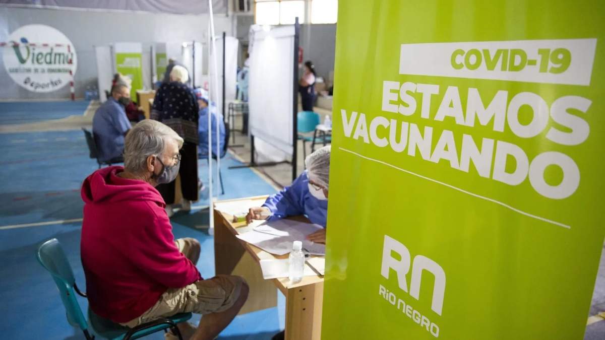 La provincia ya aplicó terceras dosis al personal de la salud y mayores de 60. Fuente: (Twitter)