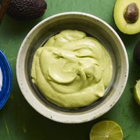 No tires la semilla de la palta: en pocos pasos, prepará esta crema anticelulitis que es un tesoro para tu piel