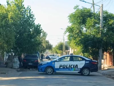 Conmoción: encontraron un hombre muerto en una calle del barrio Gran Neuquén Sur