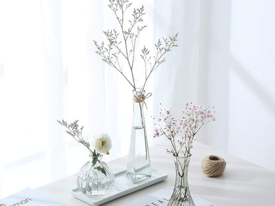 Si tenés 4 frascos de vidrio vacíos e iguales, no los tires: mirá esta decoración linda y fácil para tu hogar