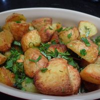 Sin horno y en pocos minutos, la receta de las mejores papas doradas por fuera y cremosas por dentro
