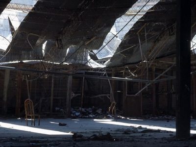 Autorizaron al gobierno a demoler el edificio incendiado en 2024, lindante a la escuela primaria 207