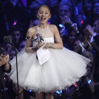 Ariana Grande y Lady Gaga brillan en los MTV VMA con premios y actuaciones